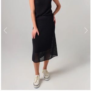 Vince navy crochet skirt. Sz XS